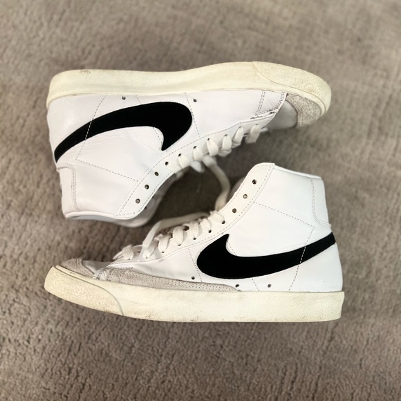 BLACK NIKE BLAZERS - Picture 1 of 3